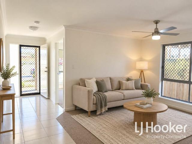 Contemporary Family Home Spacious Living Double Garage