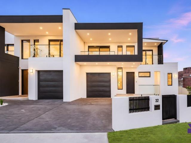Contemporary family home reveals flawless in/outdoor living in sought after pocket