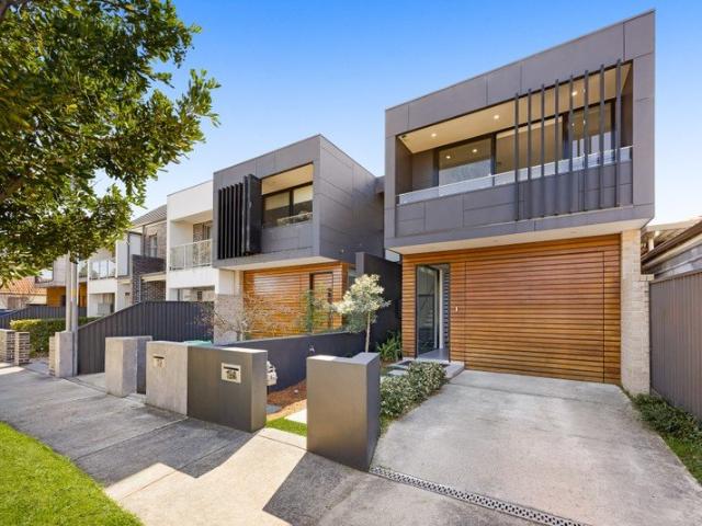 Contemporary Family Home with Designer Finishes & North Facing Courtyard
