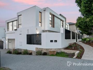 CONTEMPORARY FAMILY HOME WITH PREMIUM FINISHES