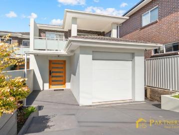 Contemporary Family Luxury with North Facing Presence