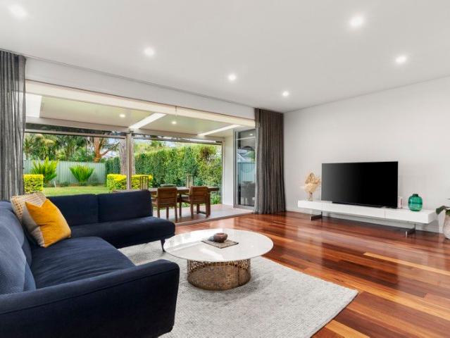 Contemporary Family Luxury with Exceptional Indoor Outdoor Living