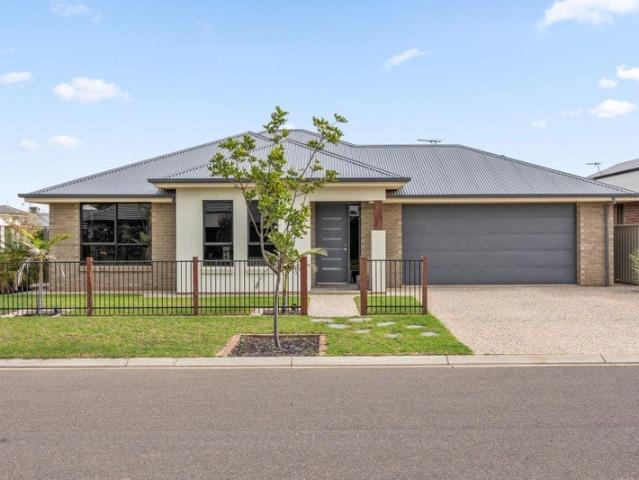 Contemporary Family Luxury with Exceptional Indoor Outdoor Living
