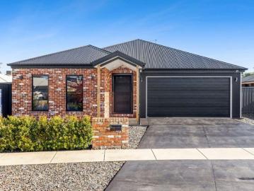 Contemporary Family Luxury with Pool, Solar & Side Access
