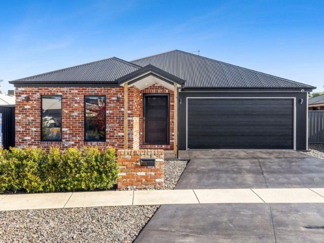 Contemporary Family Luxury with Pool, Solar & Side Access