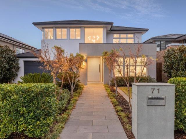 Contemporary Family Luxury with Resort Style Poolside Entertaining