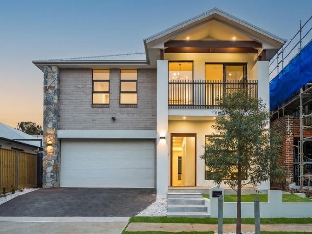 Grand Scale Designer Living with Five Bedrooms and Four Bathrooms