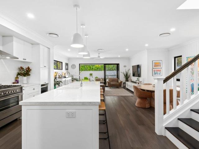 CONTEMPORARY FAMILY LUXURY IN THE HEART OF HENDRA