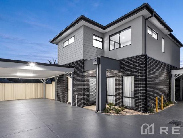Contemporary Family Luxury in a Peaceful Parkside Setting!