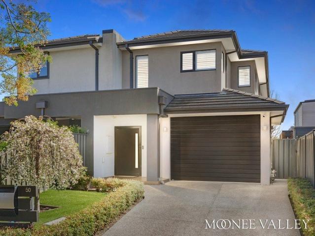 Contemporary Family Luxury in a Premier Avondale Heights Location