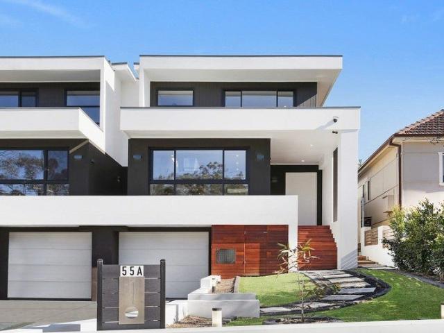 Contemporary Family Luxury in a Prestigious Yowie Bay Setting