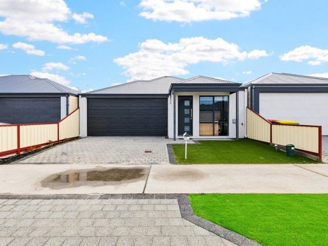 Contemporary Family Luxury in a Prime Aubin Grove Location