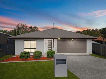 Contemporary Family Luxury on 551m² High Ceilings, Ducted Aircons, Solar & Premium Upgrades
