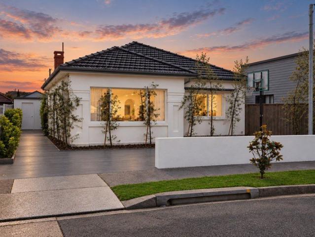 Contemporary Family Living with a Versatile Separate Retreat