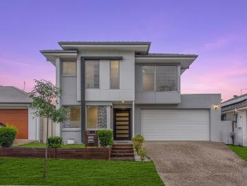 Contemporary Family Living with Exceptional Outdoor Entertaining