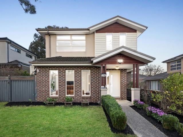 Contemporary Family Living with Flexible Spaces and Effortless Entertaining