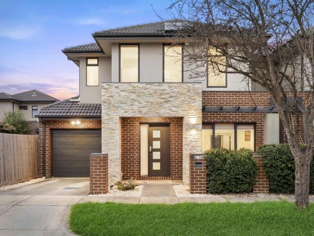 Contemporary Family Living with Four Bedroom Flexibility