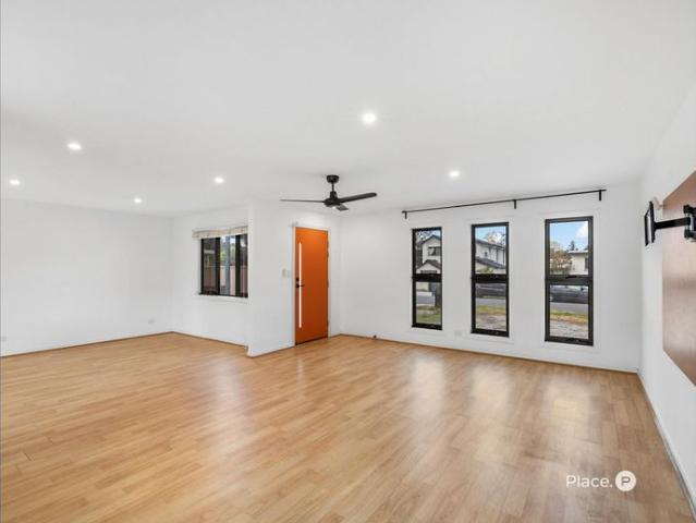 Contemporary Family Living with Generous Space & Exceptional Runcorn Convenience