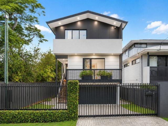 Contemporary Family Living with Rare Six Car Accommodation