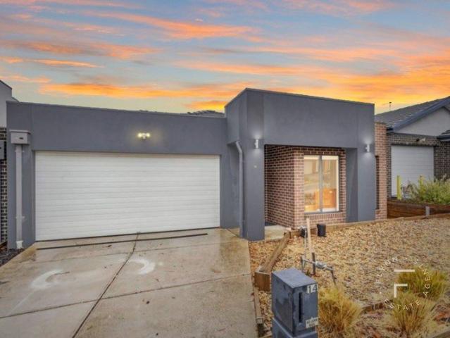 CONTEMPORARY FAMILY LIVING WITH STYLE, SPACE & LOW MAINTENANCE APPEAL