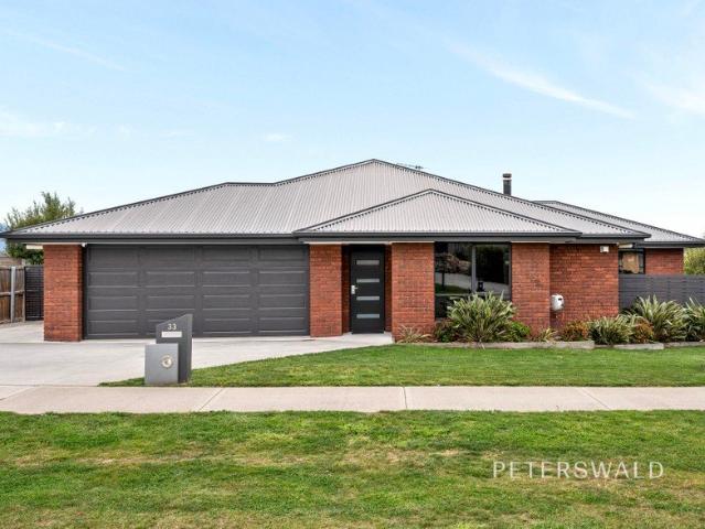 Contemporary family living with space to spare