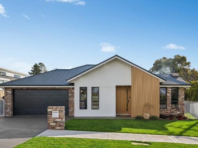 Contemporary Family Living with Timeless Architectural Appeal