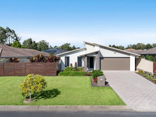 Contemporary Family Living with 6.5m Side Access by Fiteni