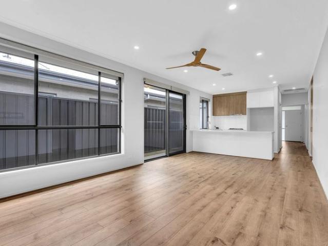 Contemporary Family Living Between the City and the Coast