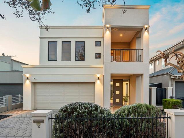 Contemporary Family Living Between the City & the Sea