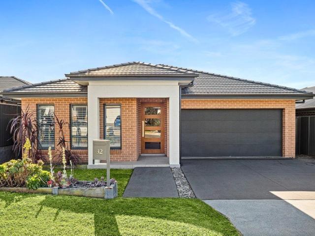 Contemporary Family Living in the Heart of Calderwood Valley