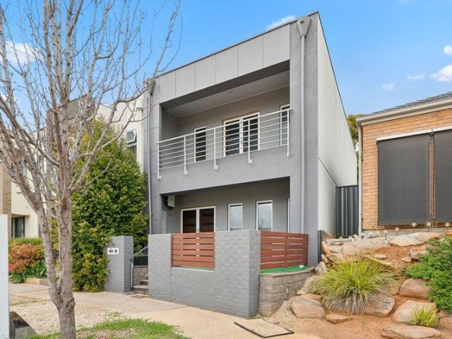 Contemporary family living in the heart of Blakeview