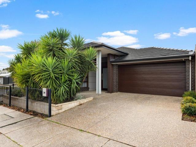 Contemporary Family Living in the Heart of Blakeview