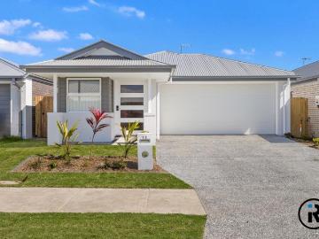 Contemporary Family Living in the Heart of South Maclean
