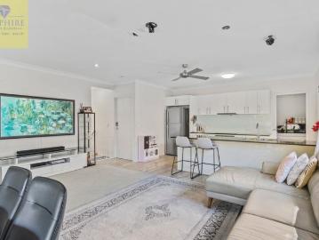 Contemporary Family Living in the Heart of Springfield Lakes!