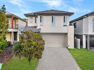 Contemporary Family Living in the Heart of Springfield Lakes