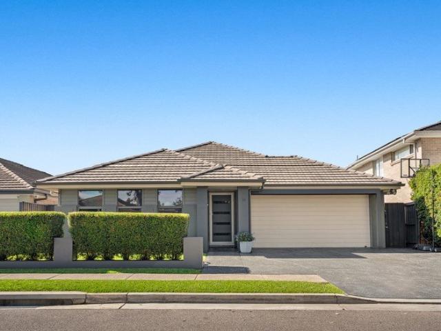 Contemporary Family Living in Waterside Estate