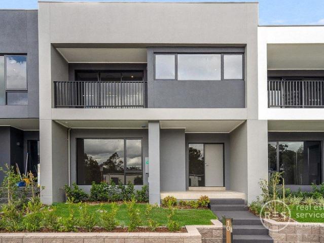 Contemporary Family Living in a Connected Riverside Community
