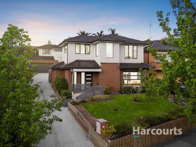 Contemporary Family Living in a Convenient Chadstone Location
