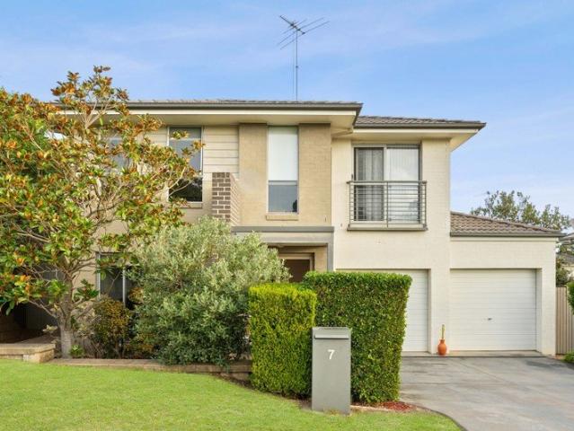 Contemporary Family Living in a Convenient Lifestyle Location