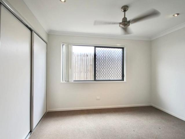 Contemporary Family Living in a Convenient Springfield Lakes Location