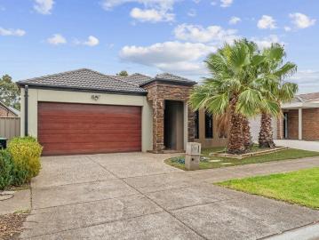 Contemporary Family Living in a Coveted Caroline Springs Pocket