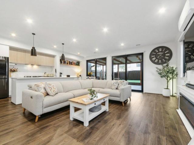 Contemporary Family Living in a Peaceful Carrum Downs Enclave