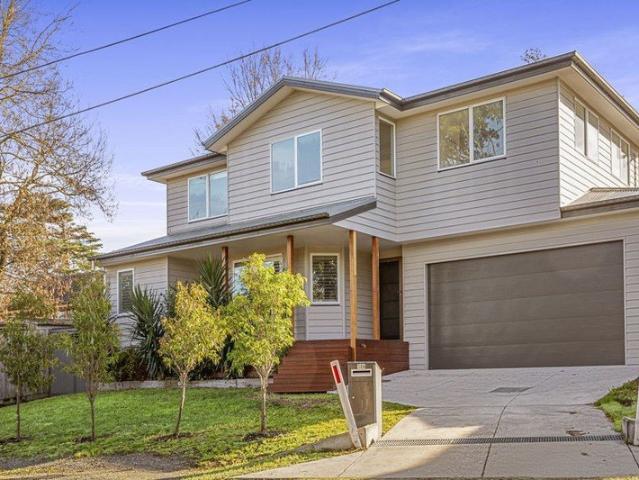 Contemporary Family Living in a Peaceful Pocket