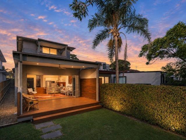 CONTEMPORARY FAMILY LIVING IN A PREMIER BAYSIDE ENCLAVE