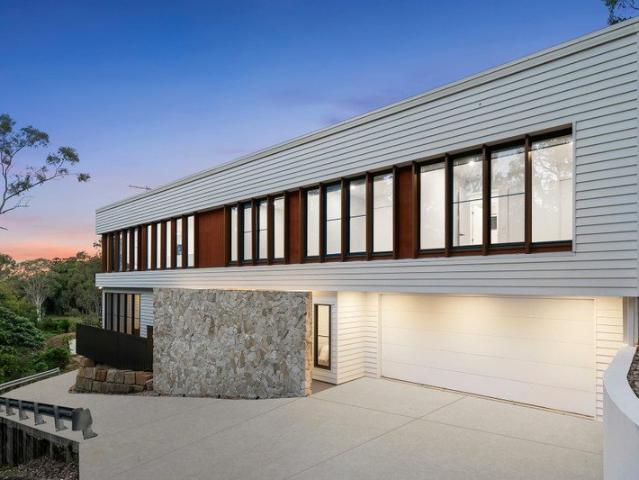 Contemporary Family Living in a Prestigious Fig Tree Pocket Enclave