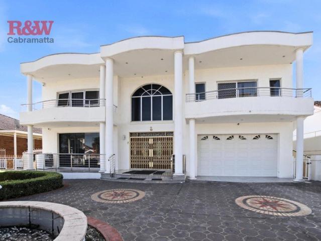 Contemporary Family Living in a Prime Canley Heights Location!