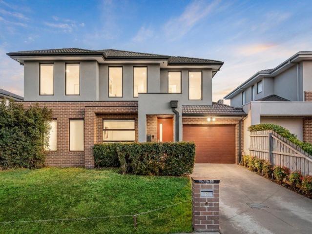 Contemporary Family Living in a Prime Clayton Pocket