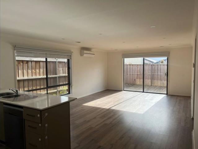Contemporary Family Living in a Prime Clyde North Location