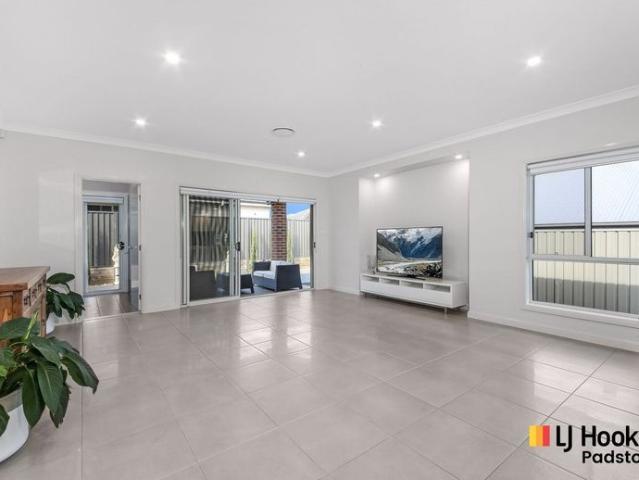 Contemporary Family Living in a Prime Location
