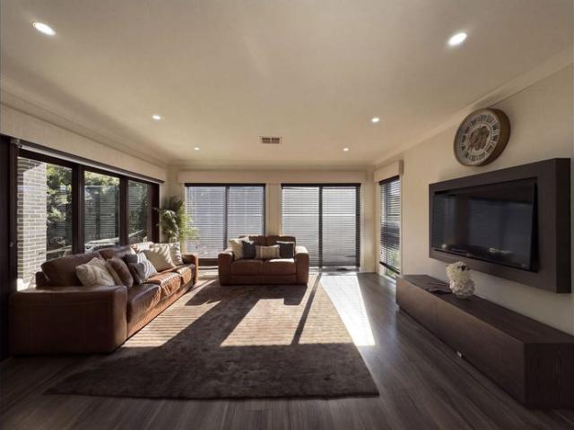 Contemporary Family Living in a Prime Location